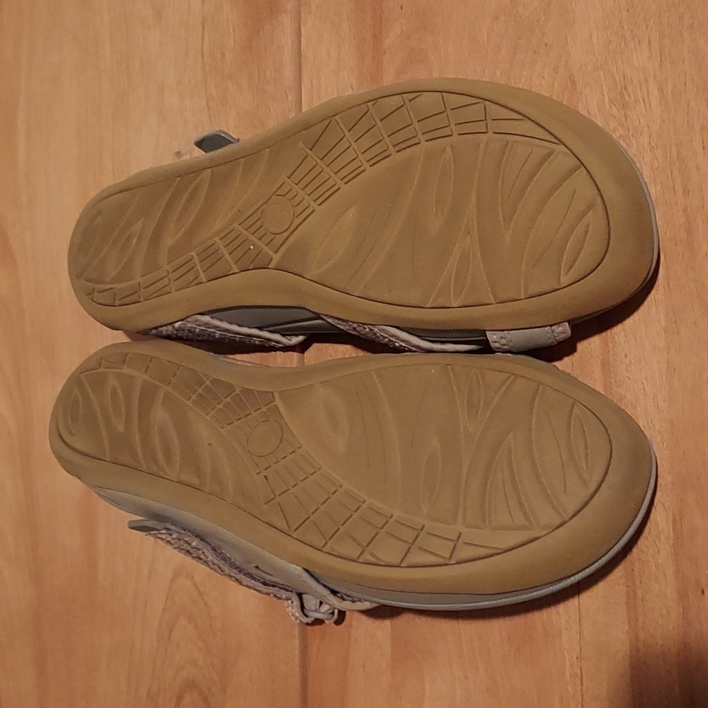 BareTraps Tan and Cream Sandals - Picture 6 of 6